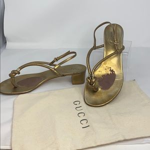 Gucci Sz 40 Gold Leather Block Heel Thong Sandals